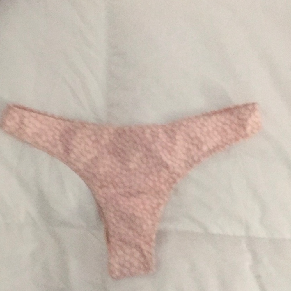 Bikini - Picture 3 of 3